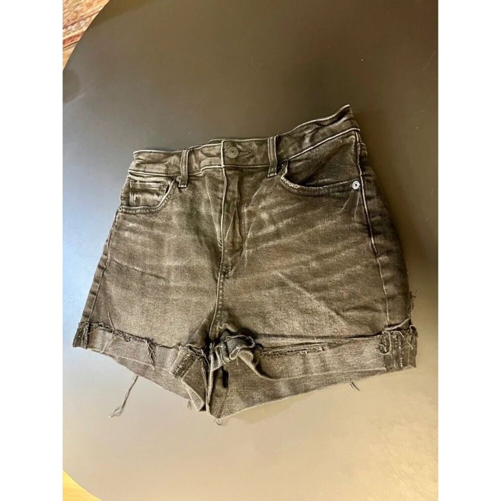 American Eagle Mom Shorts Black Wash Distressed Cuffed Denim Shorts Size 2
